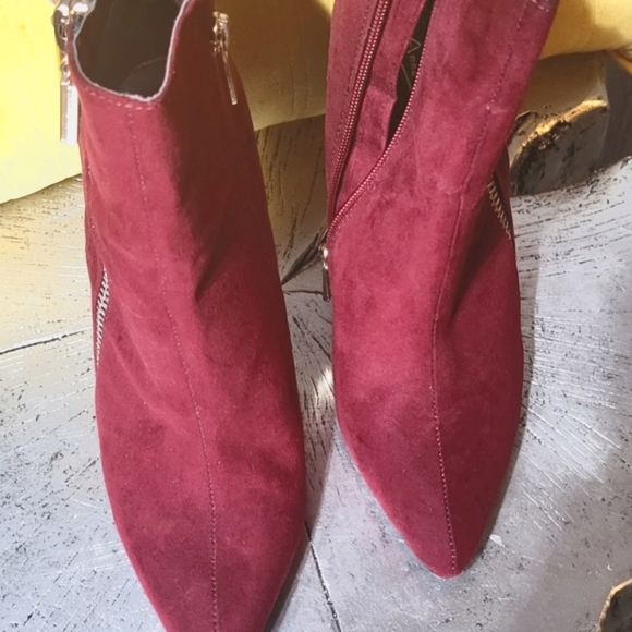 Shoes - Picture 5 of 6